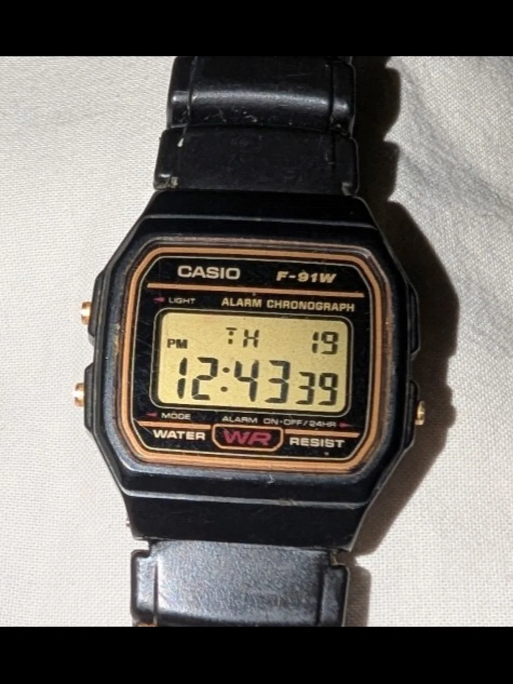 Working Mens Casio F-91W Digital Watch in Black with Gold Accents